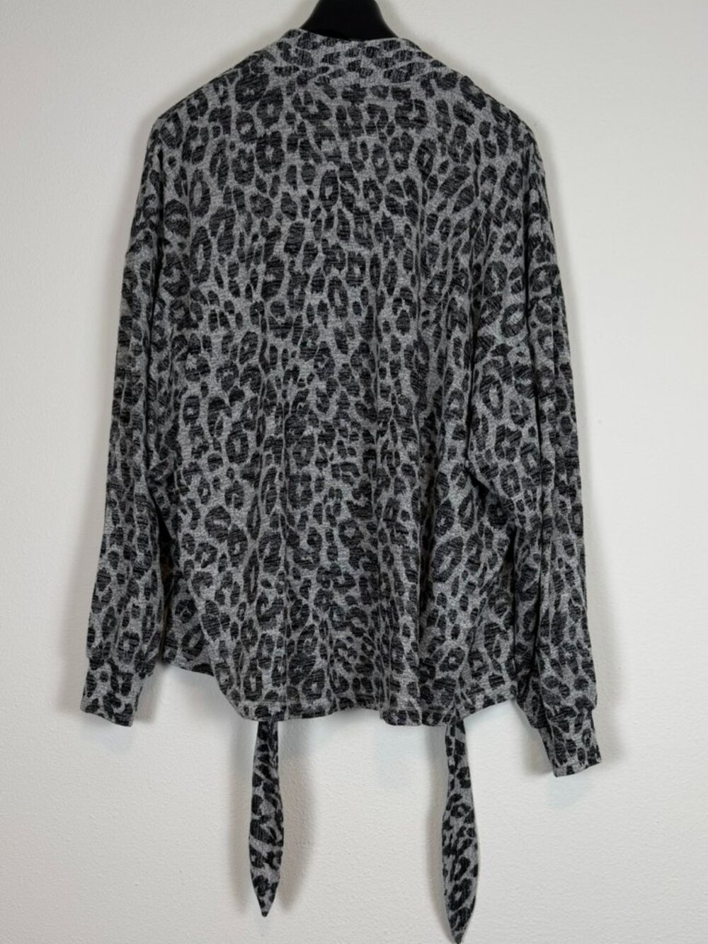 Chico's Gray Black Animal Print Tie Front Lightweight Cardigan Size 3 XL - Picture 5 of 9